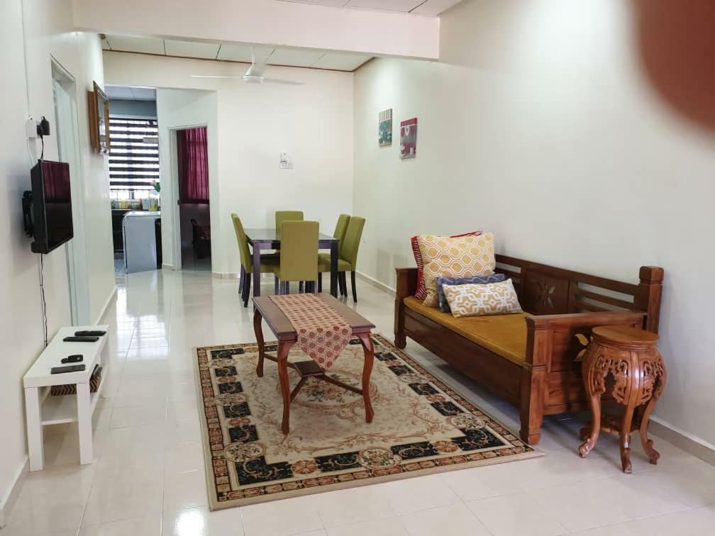 Auni & Auji Homestay Kemaman Chukai المظهر الخارجي الصورة